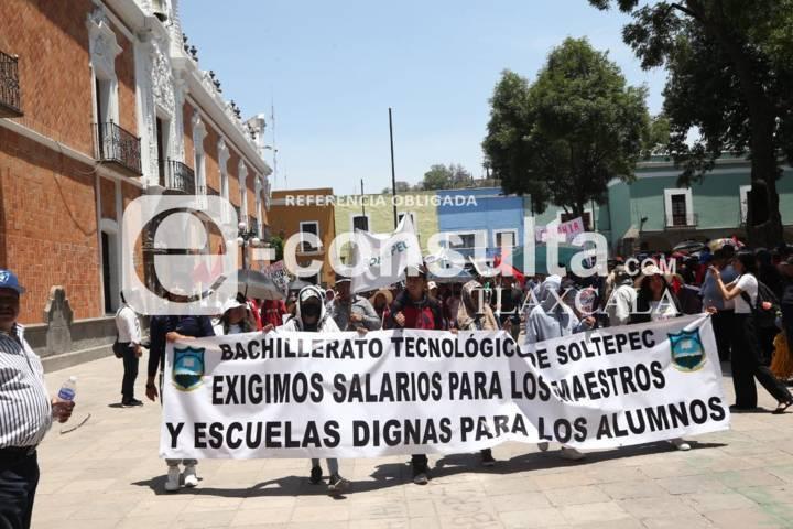 Arriban alumnos, padres y docentes de CBTIS de Tlaxcala 