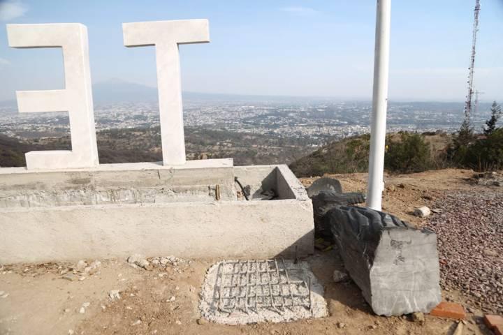 Continúan trabajos en el mirador de las "brujas" de Temetzontla 