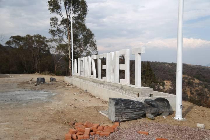 Continúan trabajos en el mirador de las "brujas" de Temetzontla 