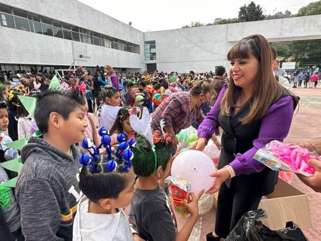 Gabriela Brito celebra el día del niño con alumnos de la primaria "Manuel Lardizabal”
