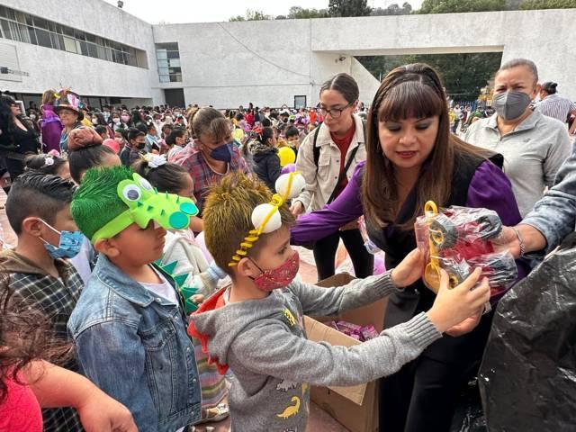 Gabriela Brito celebra el día del niño con alumnos de la primaria "Manuel Lardizabal”