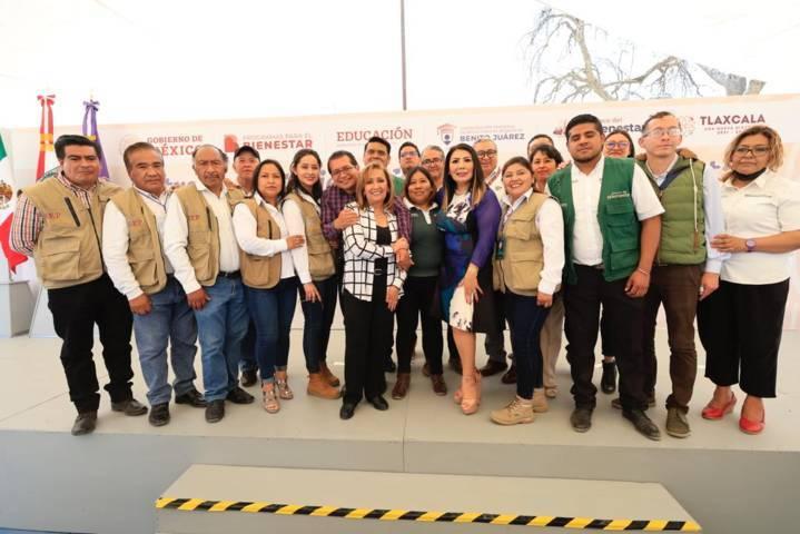 Encabezó Gobernadora entrega de tarjetas becas “Benito Juárez” en Chiautempan 