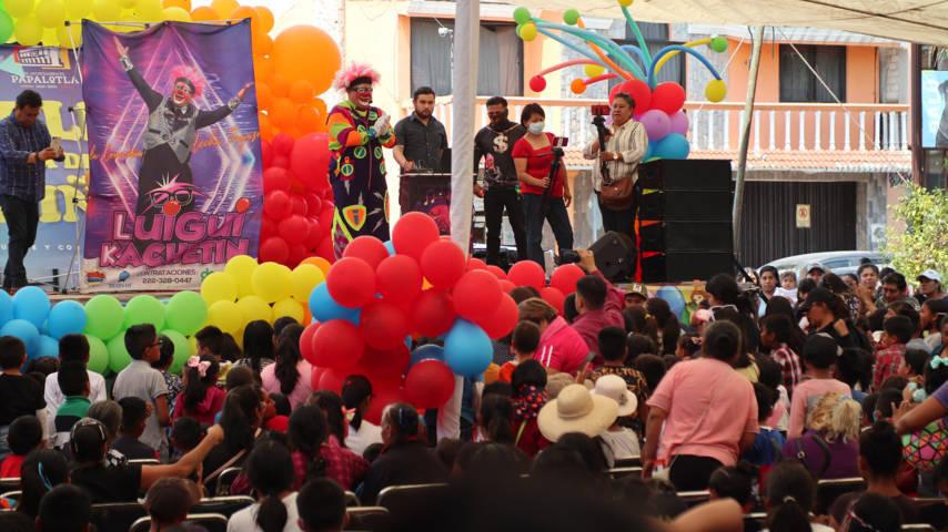 Niñas y niños derraman alegría y felicidad durante festejo en Papalotla 