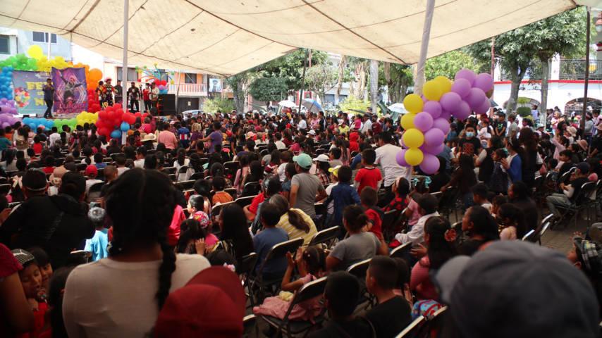 Niñas y niños derraman alegría y felicidad durante festejo en Papalotla 