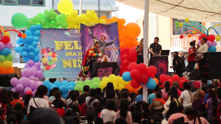 Niñas y niños derraman alegría y felicidad durante festejo en Papalotla 