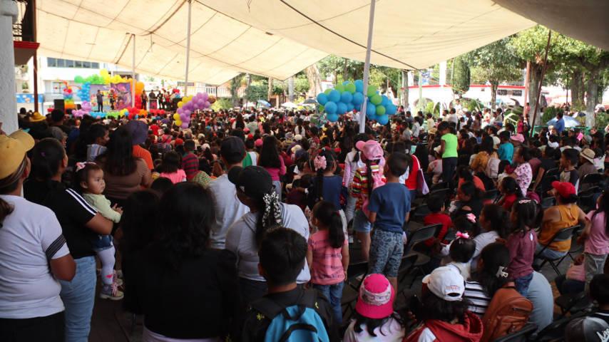 Niñas y niños derraman alegría y felicidad durante festejo en Papalotla 