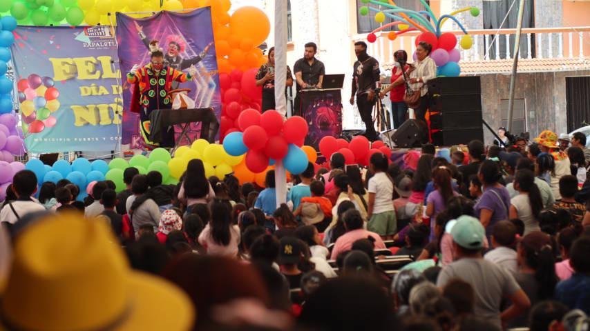 Niñas y niños derraman alegría y felicidad durante festejo en Papalotla 