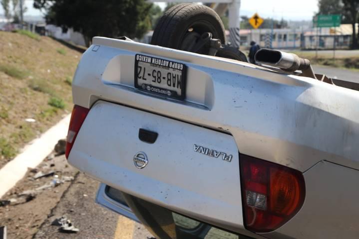 Abandonan platina volcado en la Tlaxcala-Apizaco, zona Yauhquemehcan