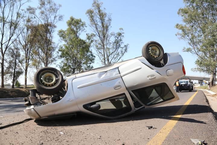 Abandonan platina volcado en la Tlaxcala-Apizaco, zona Yauhquemehcan