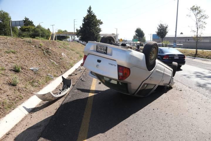 Abandonan platina volcado en la Tlaxcala-Apizaco, zona Yauhquemehcan