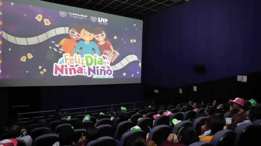 Con funciones de cine, el sistema estatal DIF festeja a la niñez tlaxcalteca