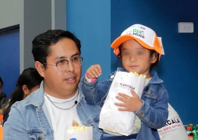 Con funciones de cine, el sistema estatal DIF festeja a la niñez tlaxcalteca