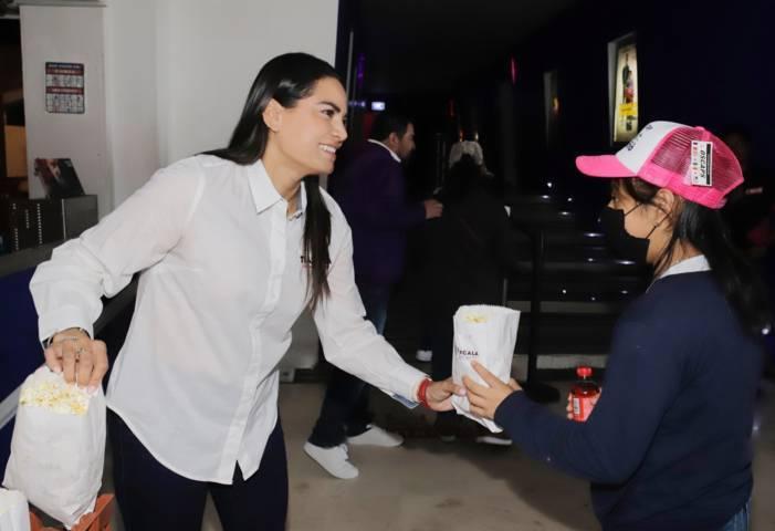 Con funciones de cine, el sistema estatal DIF festeja a la niñez tlaxcalteca