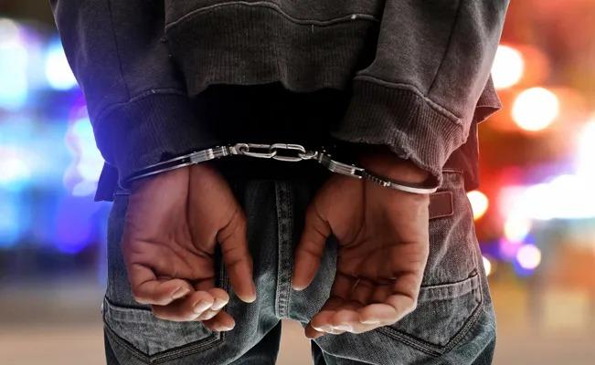Abandonan a un padre enfermo en una panaderia; el hijo estaba cansado de cuidarlo