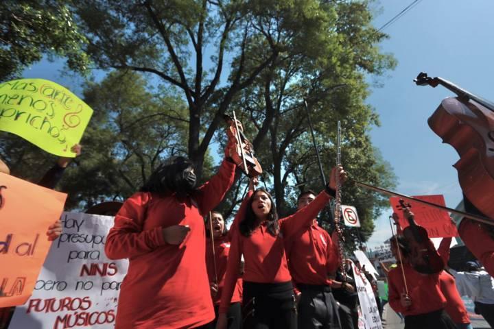 Estudiantes de la Casa de Música de Apizaco protestan por cierre de este espacio