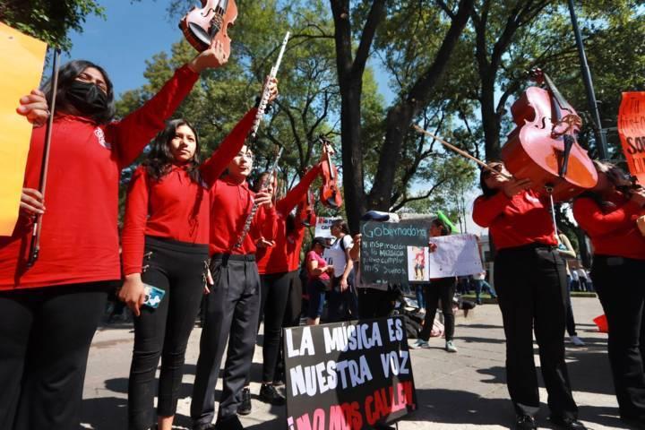 Estudiantes de la Casa de Música de Apizaco protestan por cierre de este espacio