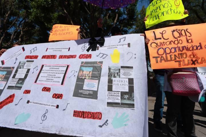 Estudiantes de la Casa de Música de Apizaco protestan por cierre de este espacio