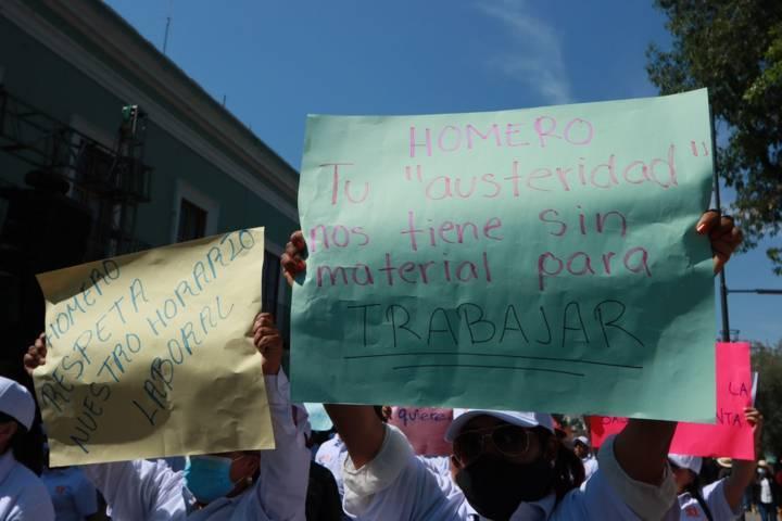 Resaltan pancartas de repudio contra Homero Meneses en desfile del 1 de Mayo 