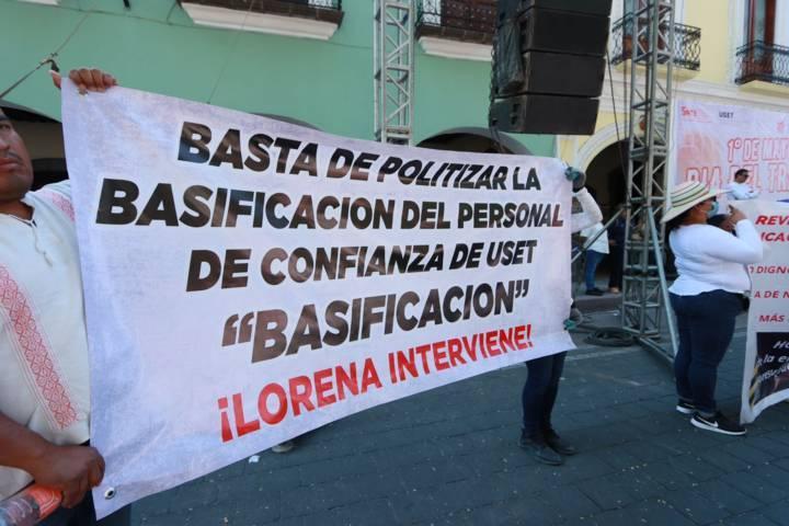 Resaltan pancartas de repudio contra Homero Meneses en desfile del 1 de Mayo 