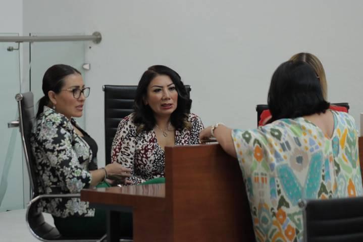 Promueve Diana Torrejón estrategias educativas en beneficio estudiantes de doble nacionalidad 