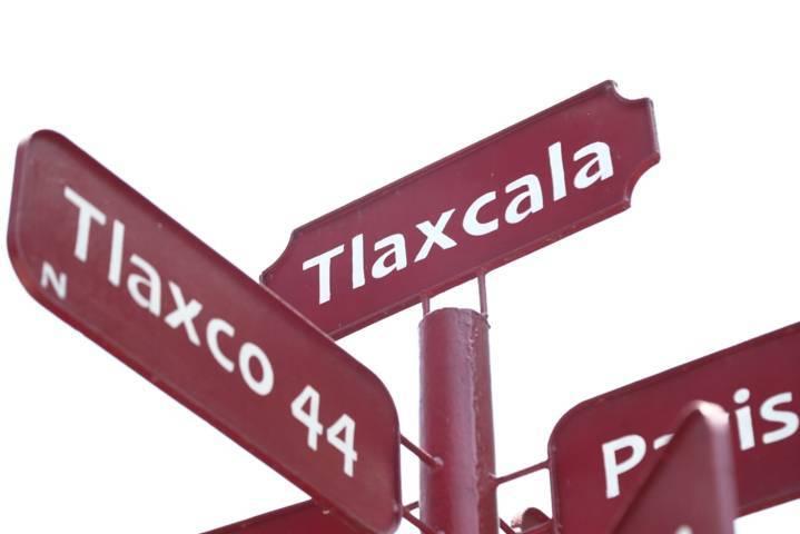 Tlaxcaltecas vandalizan placa de patrimonio de la humanidad de ex convento de San Francisco