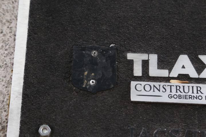 Tlaxcaltecas vandalizan placa de patrimonio de la humanidad de ex convento de San Francisco
