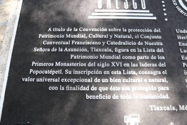 Tlaxcaltecas vandalizan placa de patrimonio de la humanidad de ex convento de San Francisco