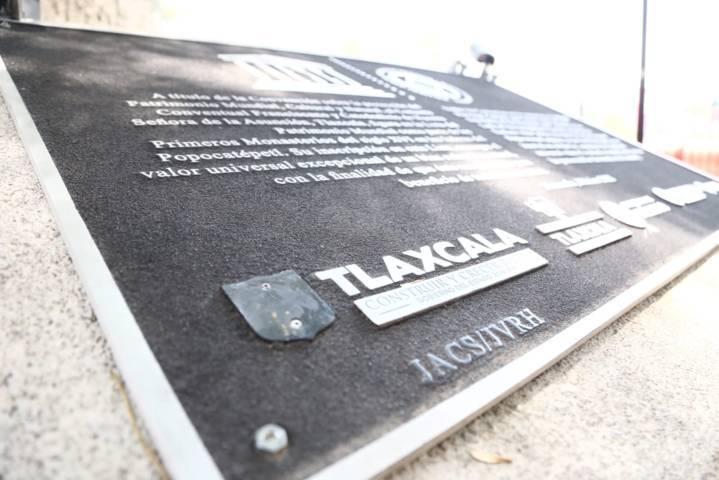 Tlaxcaltecas vandalizan placa de patrimonio de la humanidad de ex convento de San Francisco