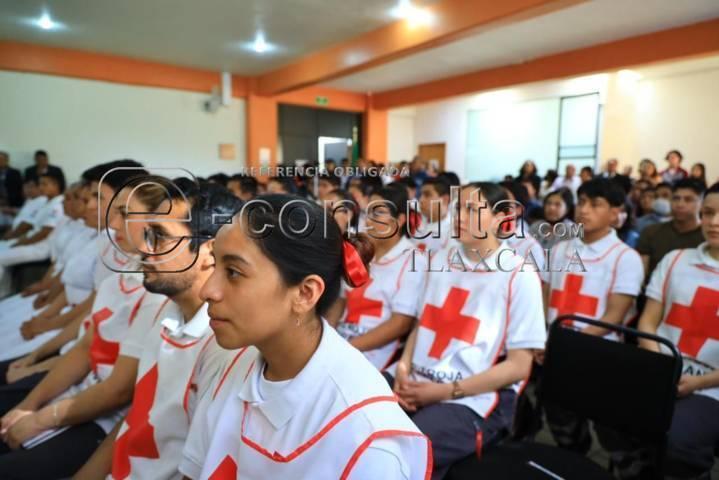 Apadrina Presidente Municipal de Chiautempan a generación de TUM de Cruz Roja Mexicana