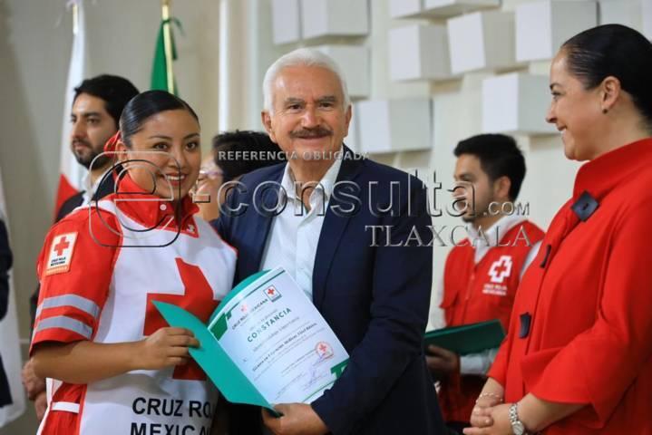 Apadrina Presidente Municipal de Chiautempan a generación de TUM de Cruz Roja Mexicana