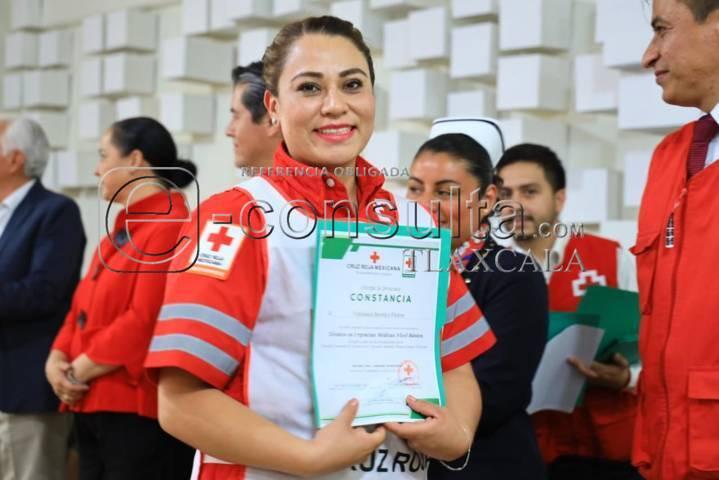Apadrina Presidente Municipal de Chiautempan a generación de TUM de Cruz Roja Mexicana