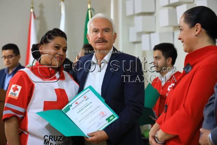 Apadrina Presidente Municipal de Chiautempan a generación de TUM de Cruz Roja Mexicana