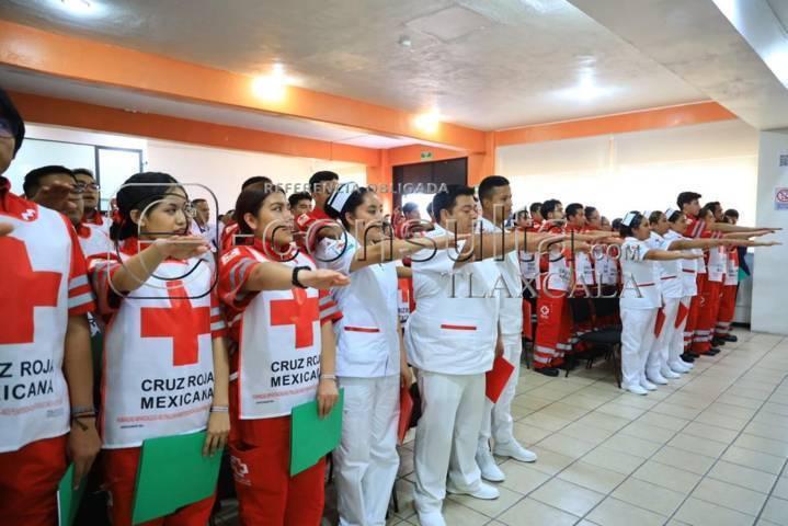 Apadrina Presidente Municipal de Chiautempan a generación de TUM de Cruz Roja Mexicana