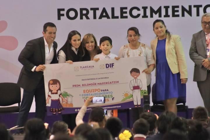 Entrega DIF estatal, equipamiento para los comedores escolares 