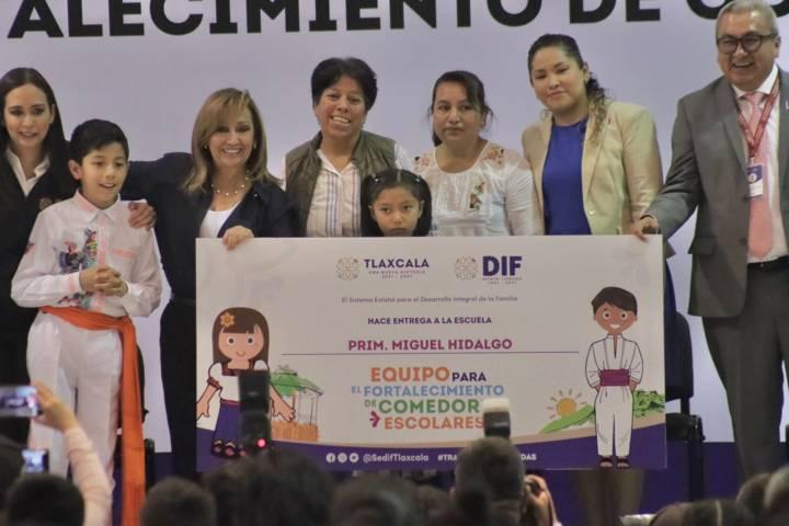 Entrega DIF estatal, equipamiento para los comedores escolares 