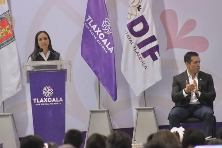 Entrega DIF estatal, equipamiento para los comedores escolares 