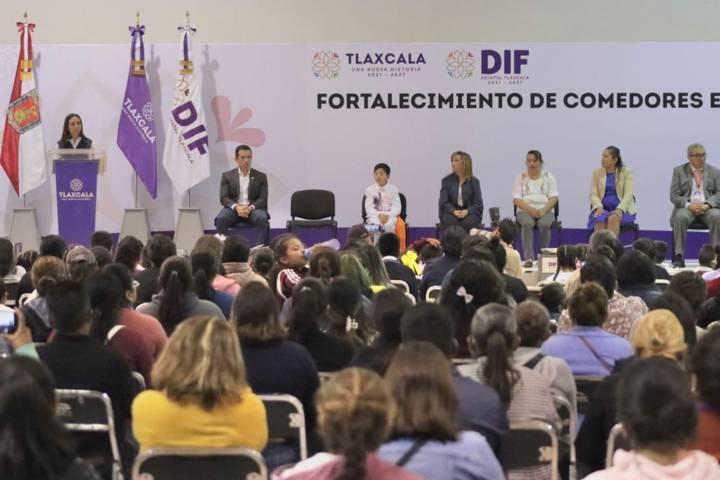 Entrega DIF estatal, equipamiento para los comedores escolares 