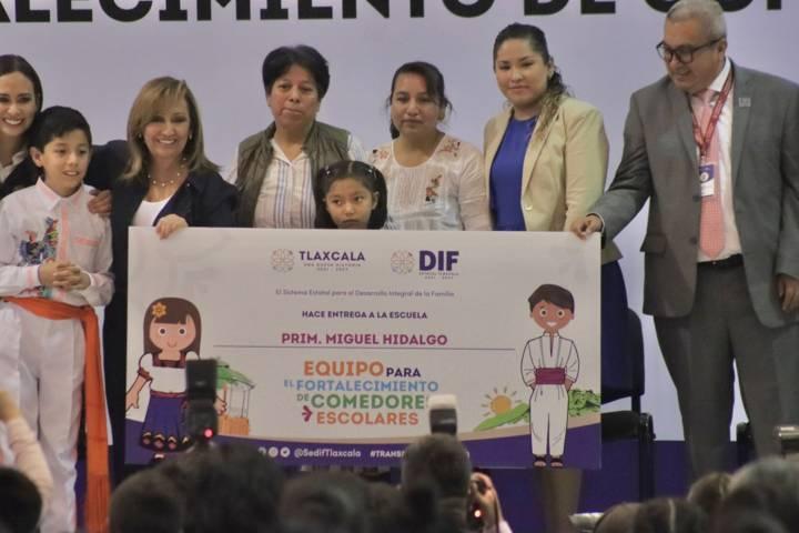 Entrega DIF estatal, equipamiento para los comedores escolares 