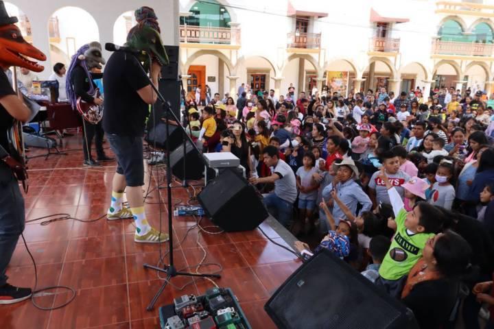 Con mucha Diversión celebra Eddy Roldán a los niños y niñas en Contla