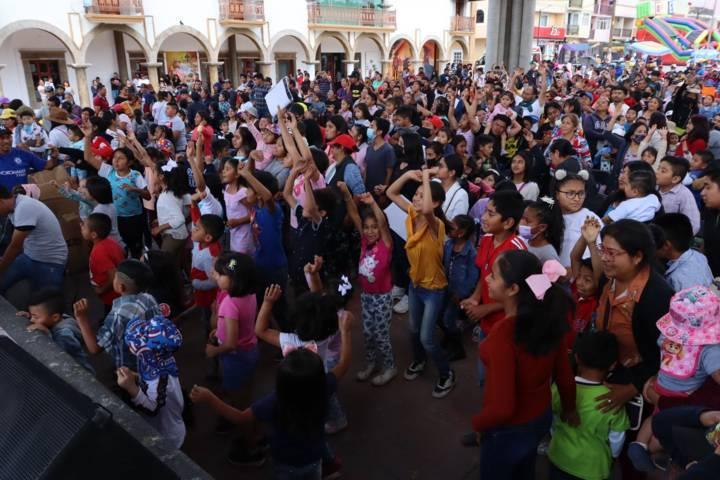 Con mucha Diversión celebra Eddy Roldán a los niños y niñas en Contla