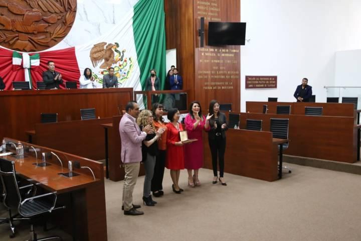 Entregan presea "José Aramburu Garreta"