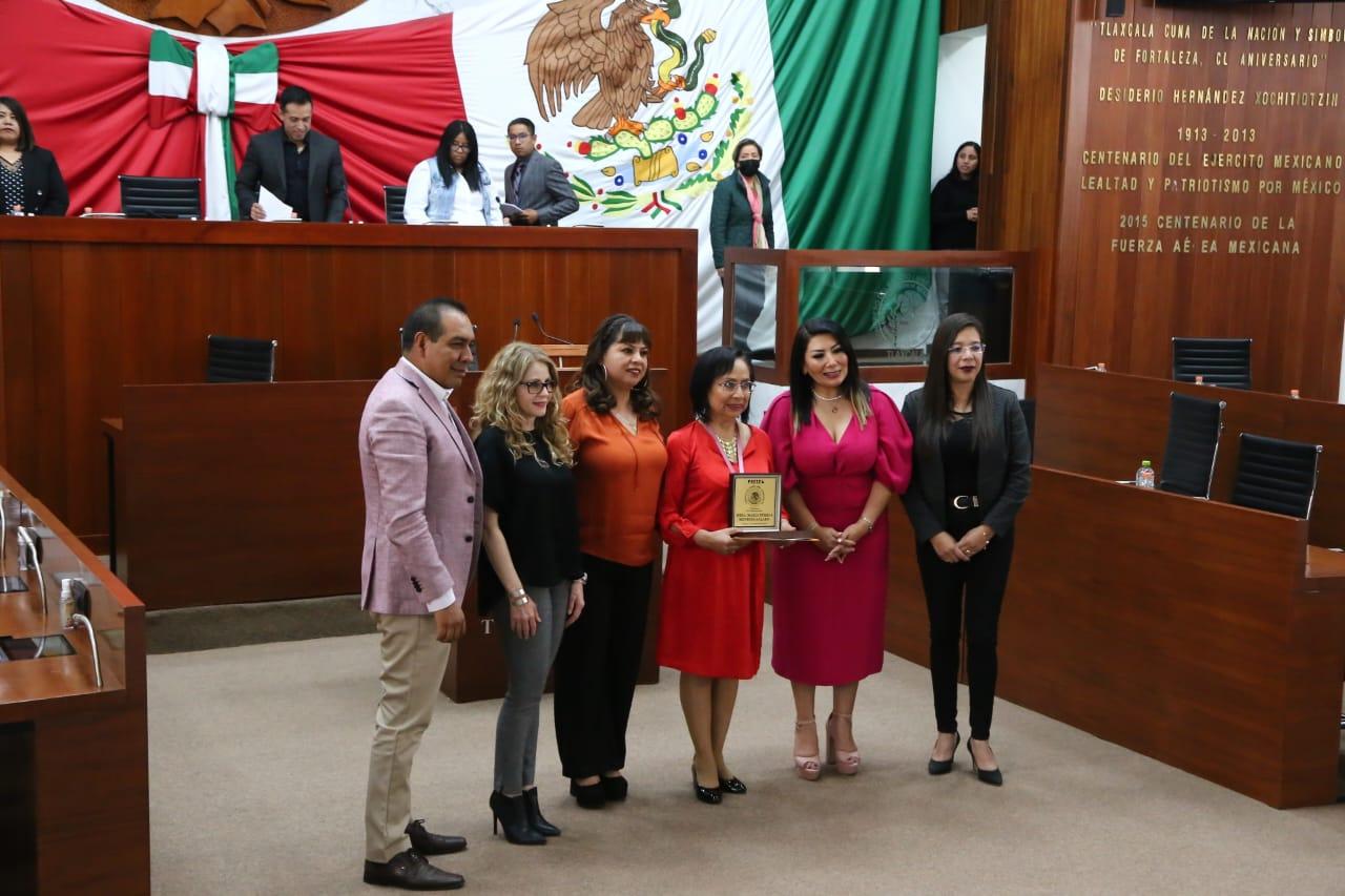 Entregan presea "José Aramburu Garreta"