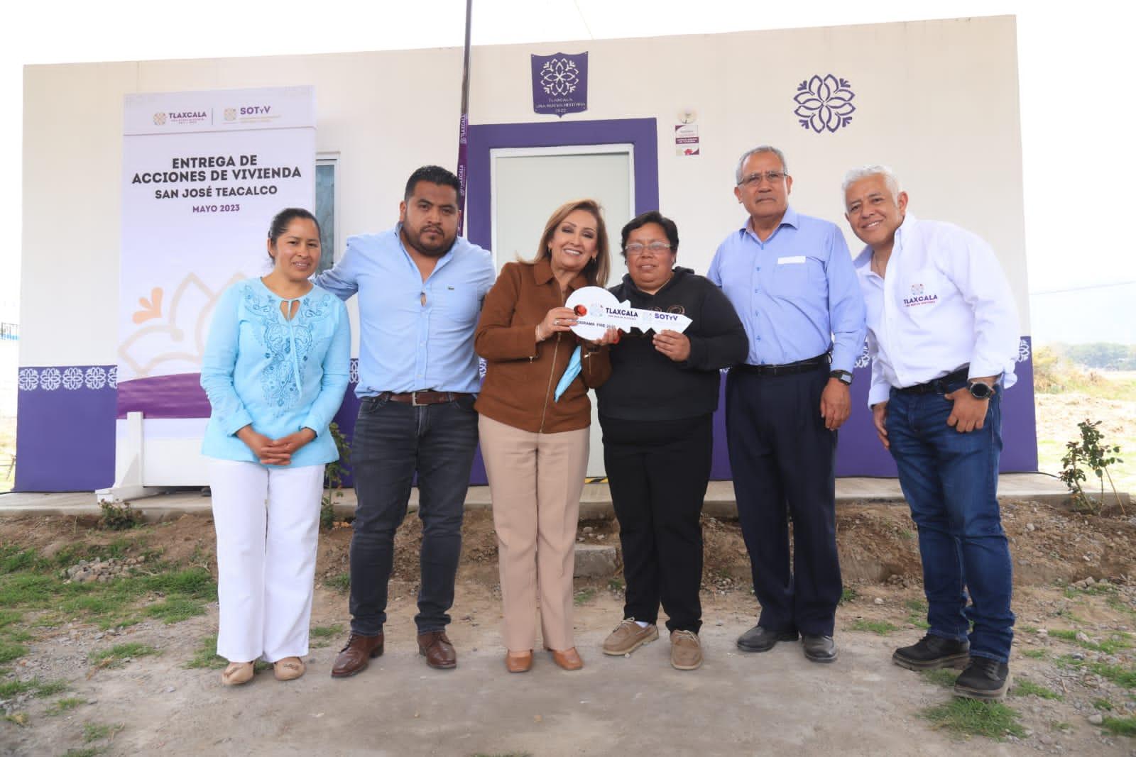 Entregan autoridades 39 acciones de vivienda en San José Teacalco