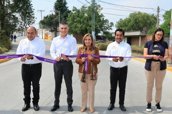Mejora Gobernadora Lorena Cuéllar Cisneros vialidad en Xaloztoc