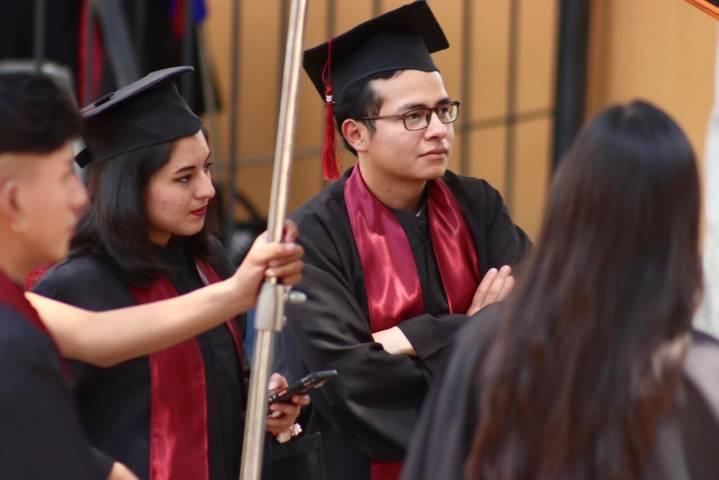 Estudiantes se alistan para las graduaciones de este ciclo escolar  