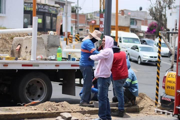 Continúan los trabajos de instalación de alumbrado público en la capital 