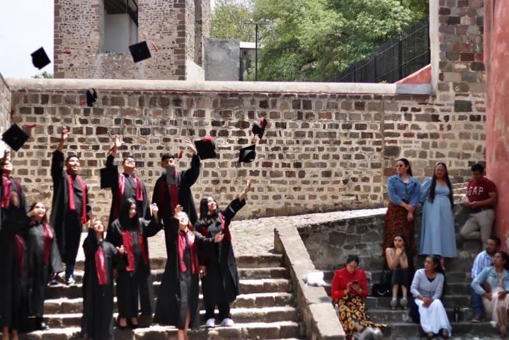 Estudiantes se alistan para las graduaciones de este ciclo escolar  
