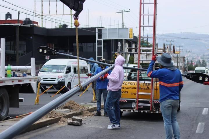 Continúan los trabajos de instalación de alumbrado público en la capital 