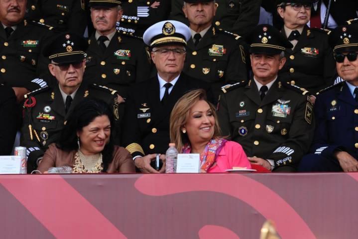 Asistió Gobernadora de Tlaxcala al desfile conmemorativo del 161 Aniversario de la Batalla de Puebla