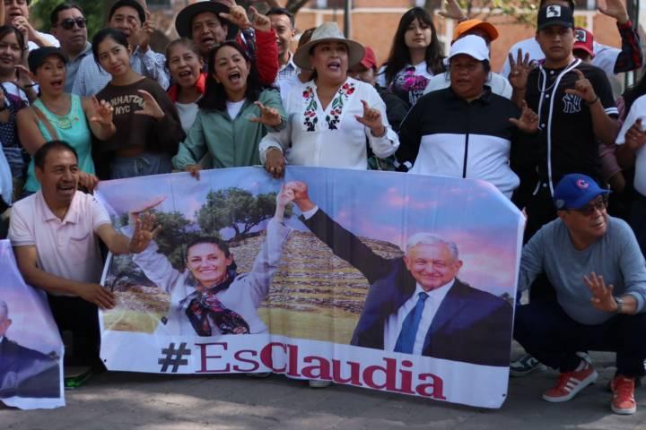 Tlaxcaltecas manifiestan su apoyo a Claudia Sheinbaum en el centro histórico de la capital 
